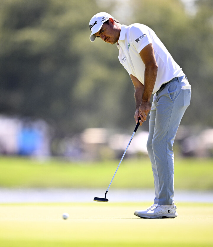 Kristoffer Ventura putter på den femtende greenen i Mexico under åpningsrunden.