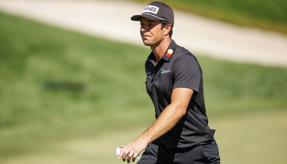 Viktor Hovland går av den 18. greenen på Bay Hill etter en førsterunde fem slag over par. Det er ikke vanskelig å finne ut hvor det sviktet.