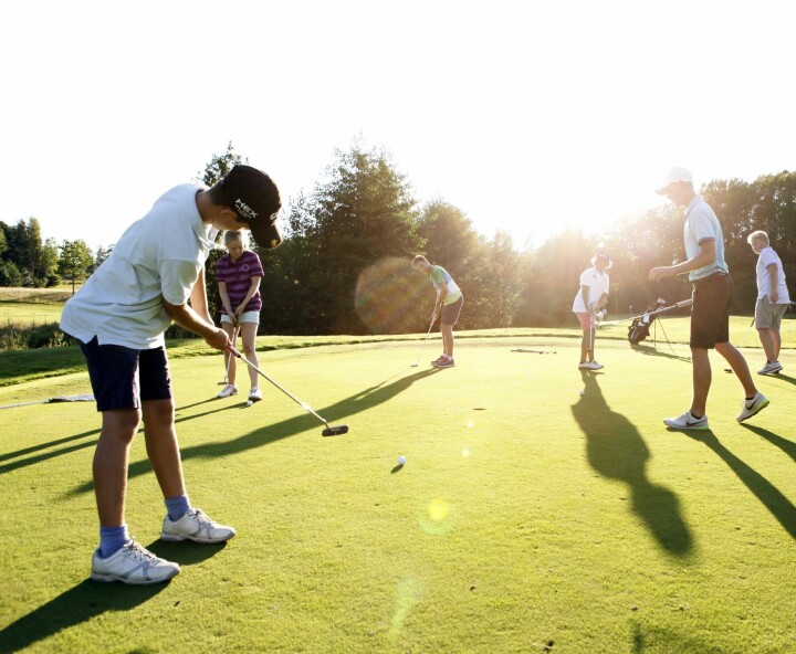 Det er først og fremst de yngre som nå strømmer til golfsporten – og lite tyder på at oppturen skal stoppe med det første.