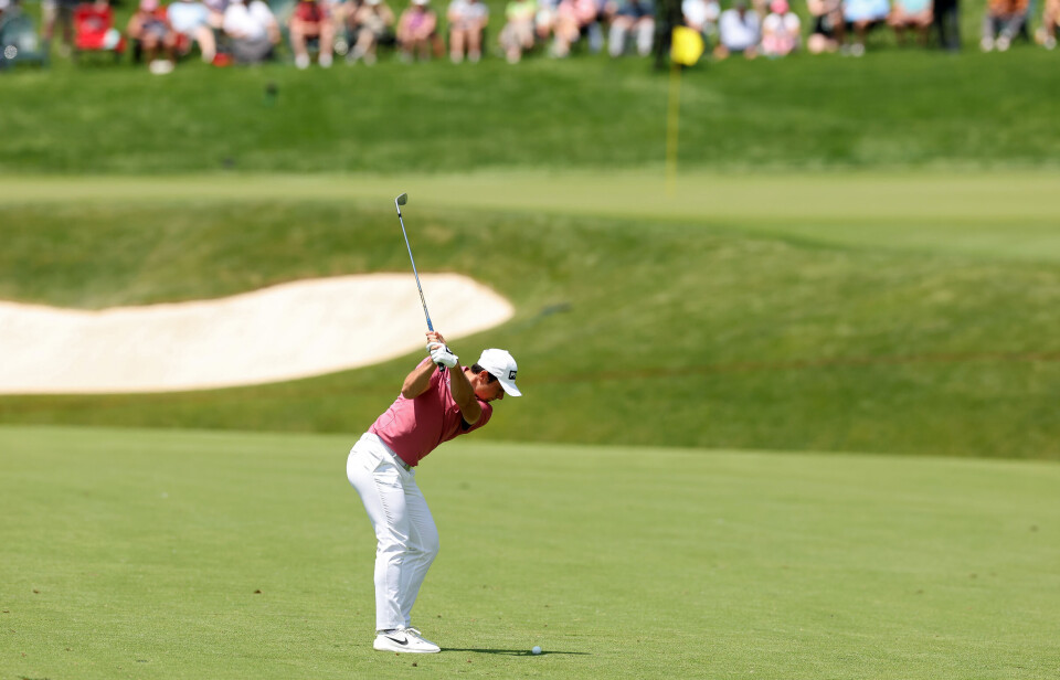 Viktor Hovland spilte godt med jernene i hånden under Memorials åpningsdag. Men fra tee må det bli bedre, mener en ærlig nordmann.