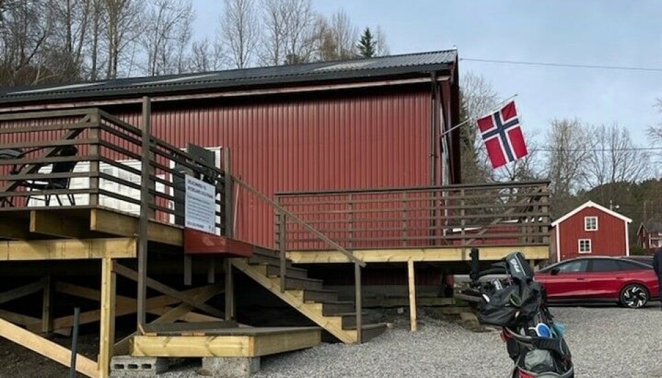 Utemøbler og rampe til den nye terrassen skal de 125 000 kronene brukes til.