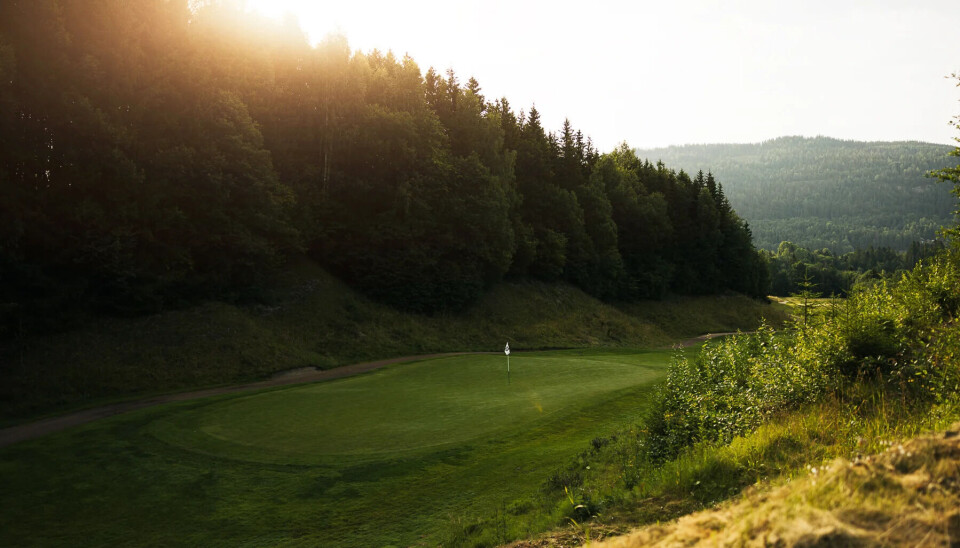 Golfens svar på Norseman på Holstmark Golf, skal golfspillerene spille fire golfrunder og 72 hull på en dag.