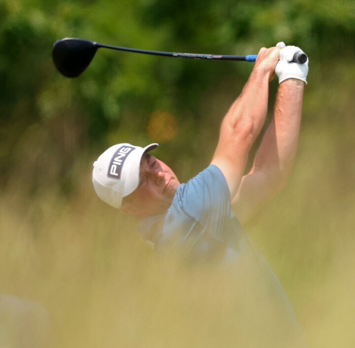 Hovland fikk det virkelig til å svinge i det lange spillet på åpningsrunden – her på hull fire.