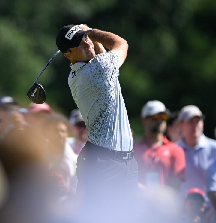Viktor Hovland leverte en sterk åpningsrunde, fire slag under par, på TPC River Highlands torsdag.