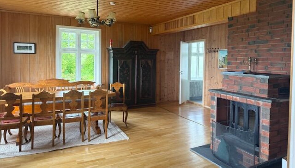 I stuen på hovedbygningen kan gjestende golfspillere nyte en god frokost bare 50 meter fra banen.