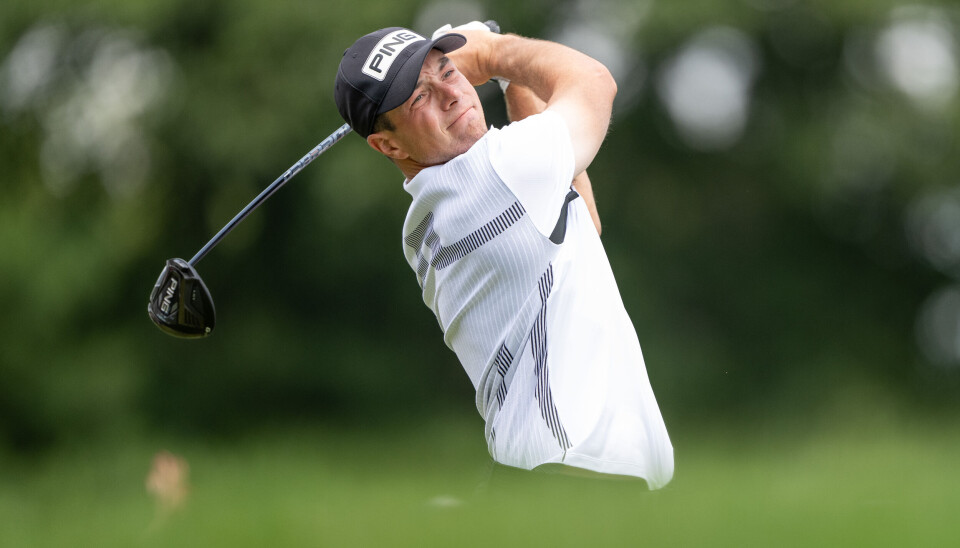 Viktor Hovland fikk det tøft fra tee og på greenene fredag.