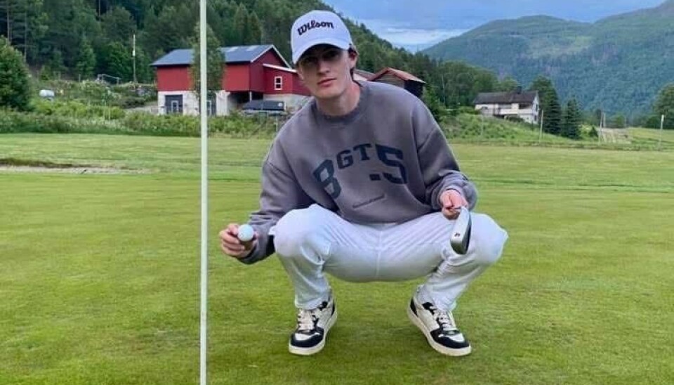 En fornøyd Mikkel Øygarden som satte Hole in One på sitt andre golfhull som golfspiller.