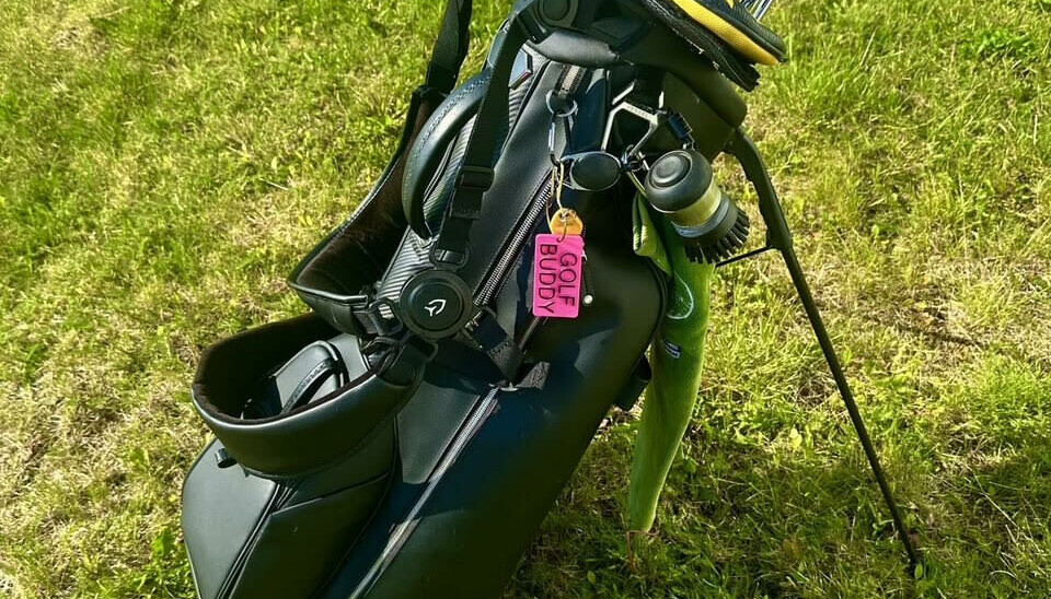 Denne 'Golf Buddy Taggen' er blitt en suksess på Hof Golfklubb.