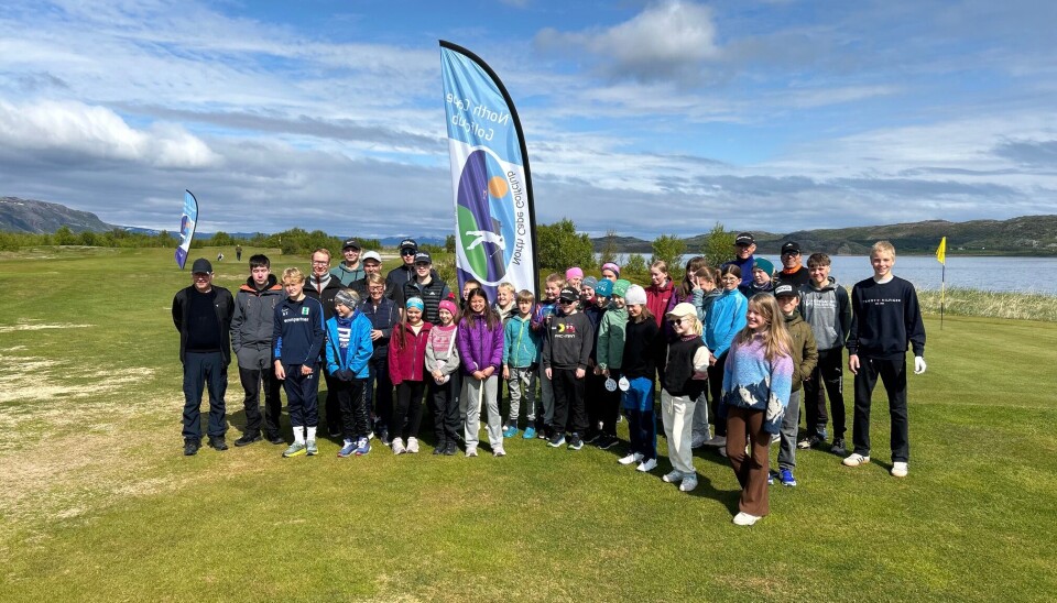 30 unge, to instruktører. seks aktivitetsledere og to personer på kjøkkenet gjorde at Golfskolen ble en stor suksess.