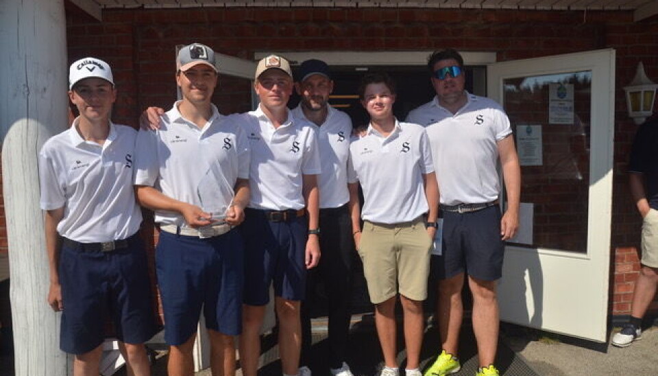 Sola Golfklubb etter seieren i lag-NM 1. divisjon. Laget består av Mathias Aase, Jeppe Skrettingland, Eirik Tage Johansen og Marius Alvsvåg Reierse.