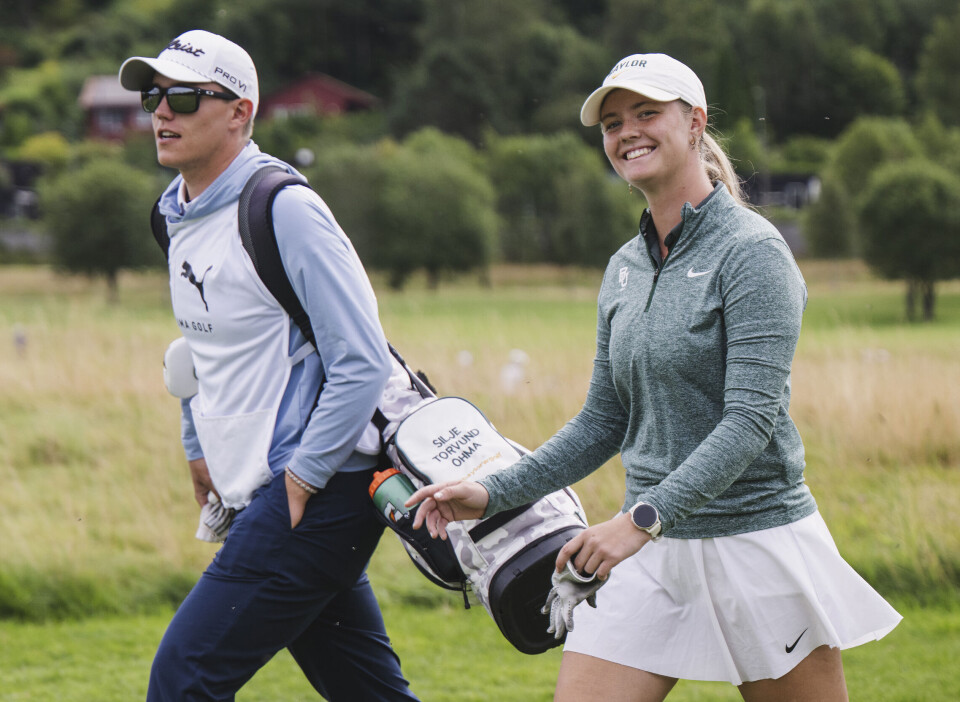 Sisterunden ble en parademarsj for Ohma og hennes caddie og kjæreste Sander Blikom Hagen.