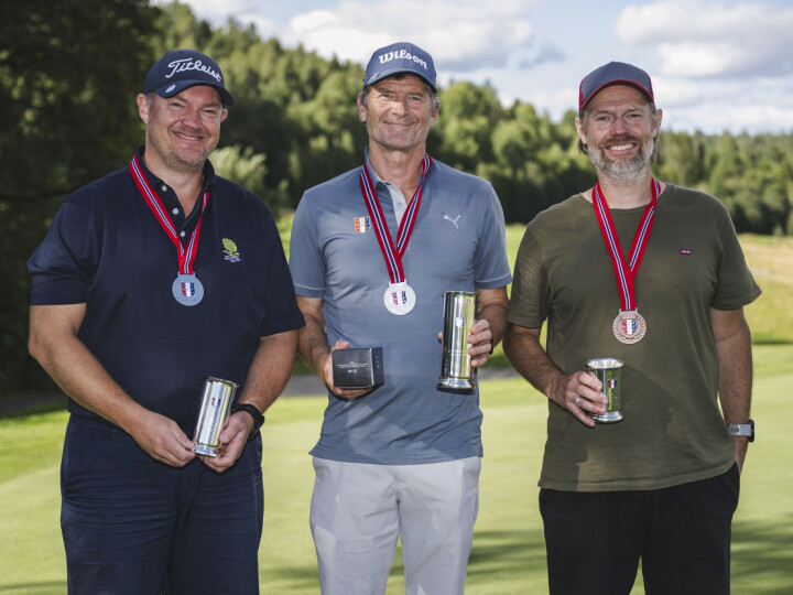 Ole Røren (t.v.), Ole Theodor Sponberg og Torkil Pettersen Grindhaug tok medaljene.