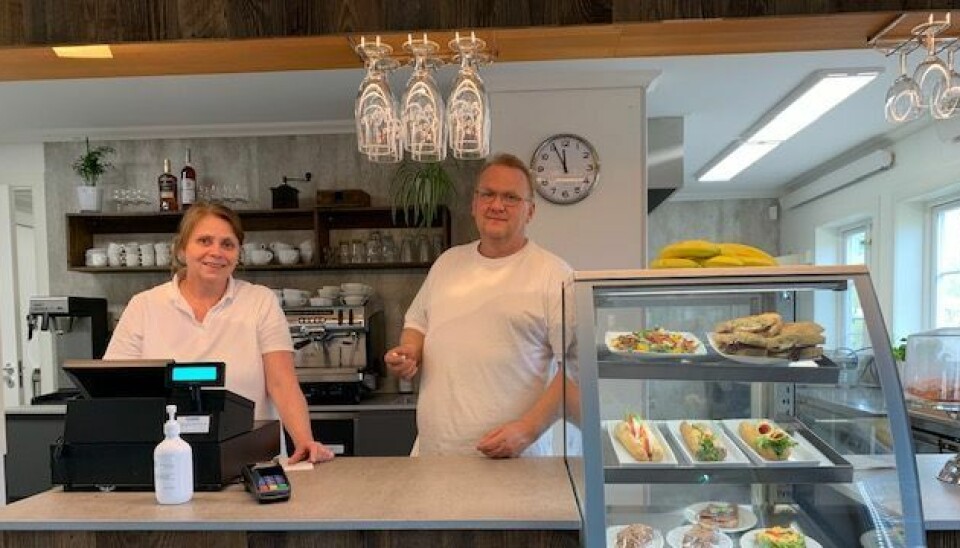 Heidi Nilsen og Ellef Funnemark takker for seg etter fem års drift med cafeen Hole in One på Bærum Golfklubb.