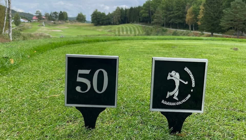 Det kommer nye teeklosser, hullskilt, veivisere og diverse annet til sesongstart 2026 på Bjaavann Golfklubb.