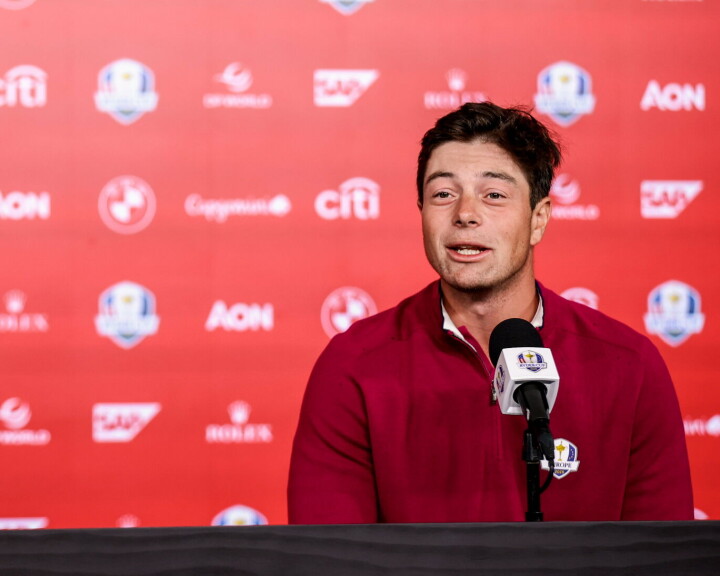 Viktor Hovland var førstemann ut på podiet av de europeiske spillerne. Der kunne han fortelle om «den beste rangeøkten på to år».