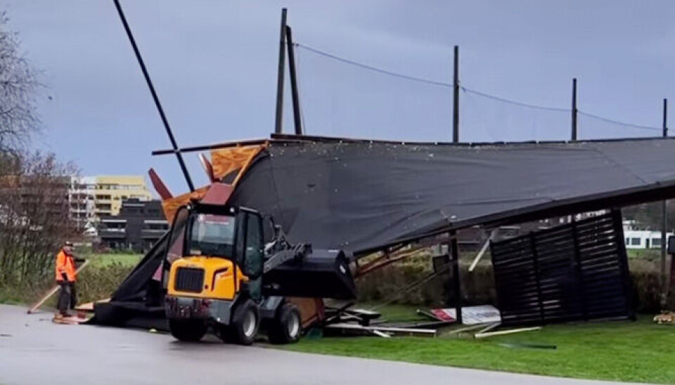 Søndag startet ryddejobben på Nøtterøy GK, hvor blant annet overbygget på driving rangen og det tekniske Trackman-utstyret fikk hard medfart.