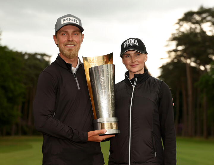 Reitans DP World Tour-seier kom i Belgia i mai. Her sammen med forloveden Helene Rønsdal.