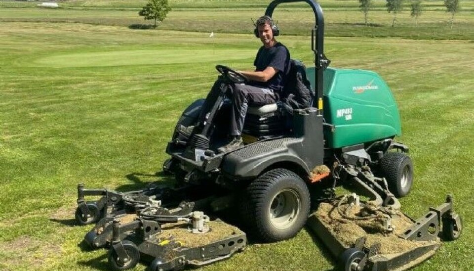 Head greenkeeper Carl Thyge nå har gitt beskjed om at 2025 var den siste sesongen i Grimstad Golfklubb.