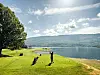 Når greenfee-prisene øker, står det ansvarlige ledere bak. De verner om det viktigste de har – medlemmenes tilgjengelighet, lojalitet og tilfredshet, mener Norsk Golf-redaktør Tom Erik Andersen, her på Tyrifjord GK.